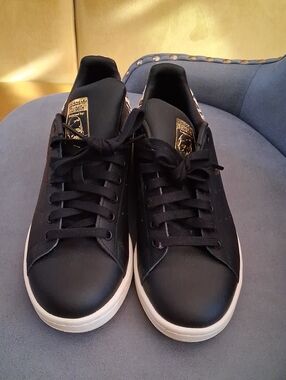 adidas Black STAN SMITH Sneakers with White Sole and Gold Tongue Detail - Women